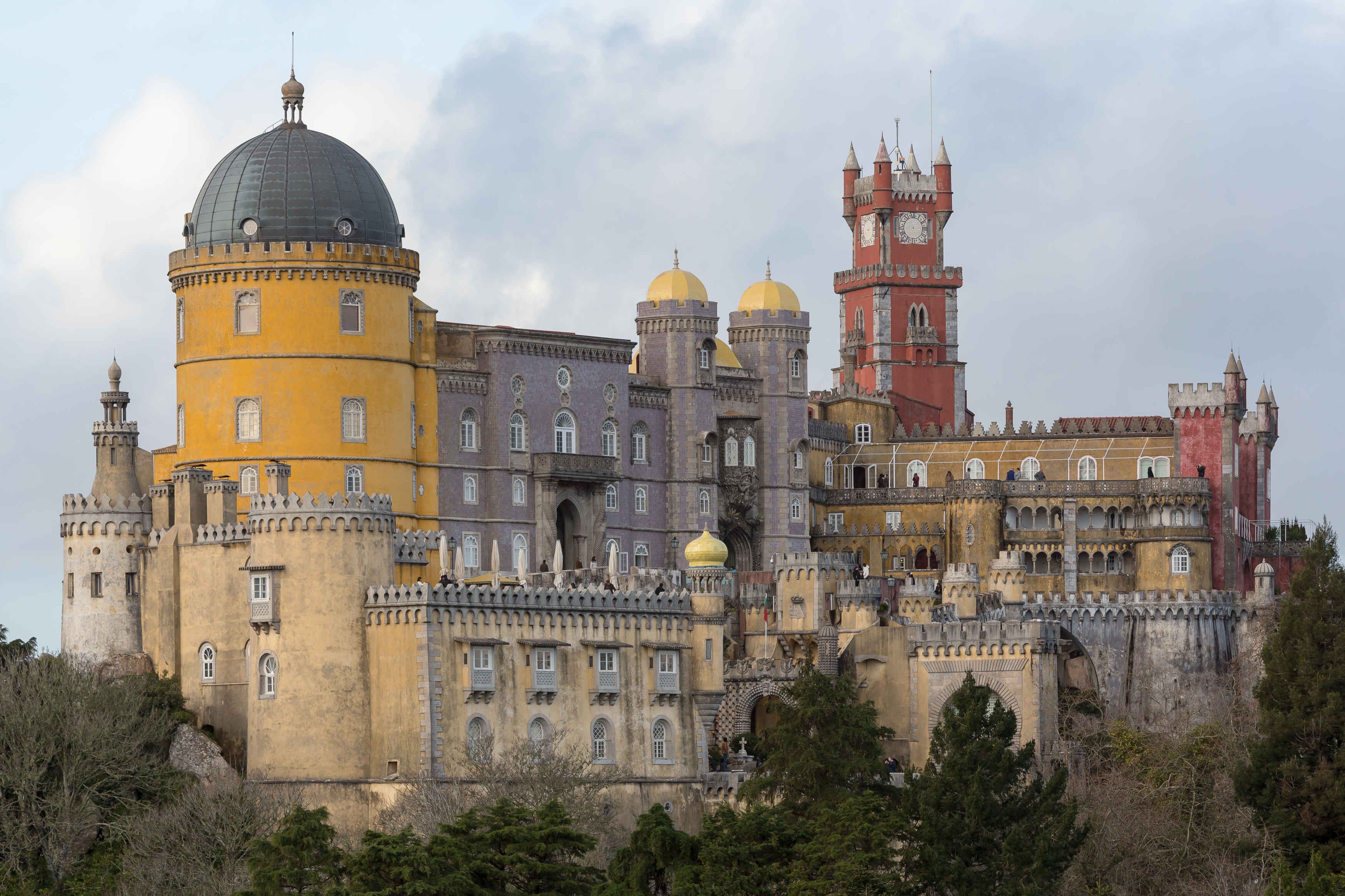 Palácio da Pena no topo da serra de Sintra