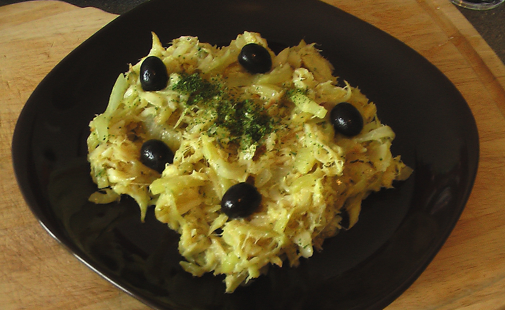 Prato de bacalhau à brás com batata-palha e ovos