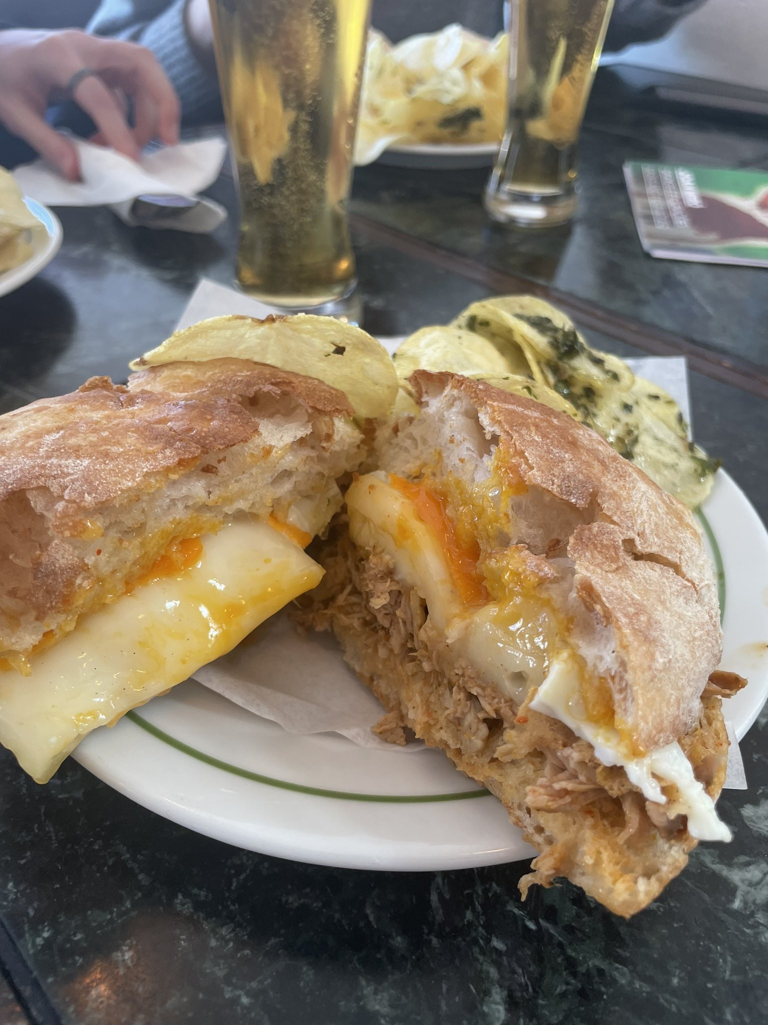 Bifana — sanduíche tradicional português de carne de porco em pão