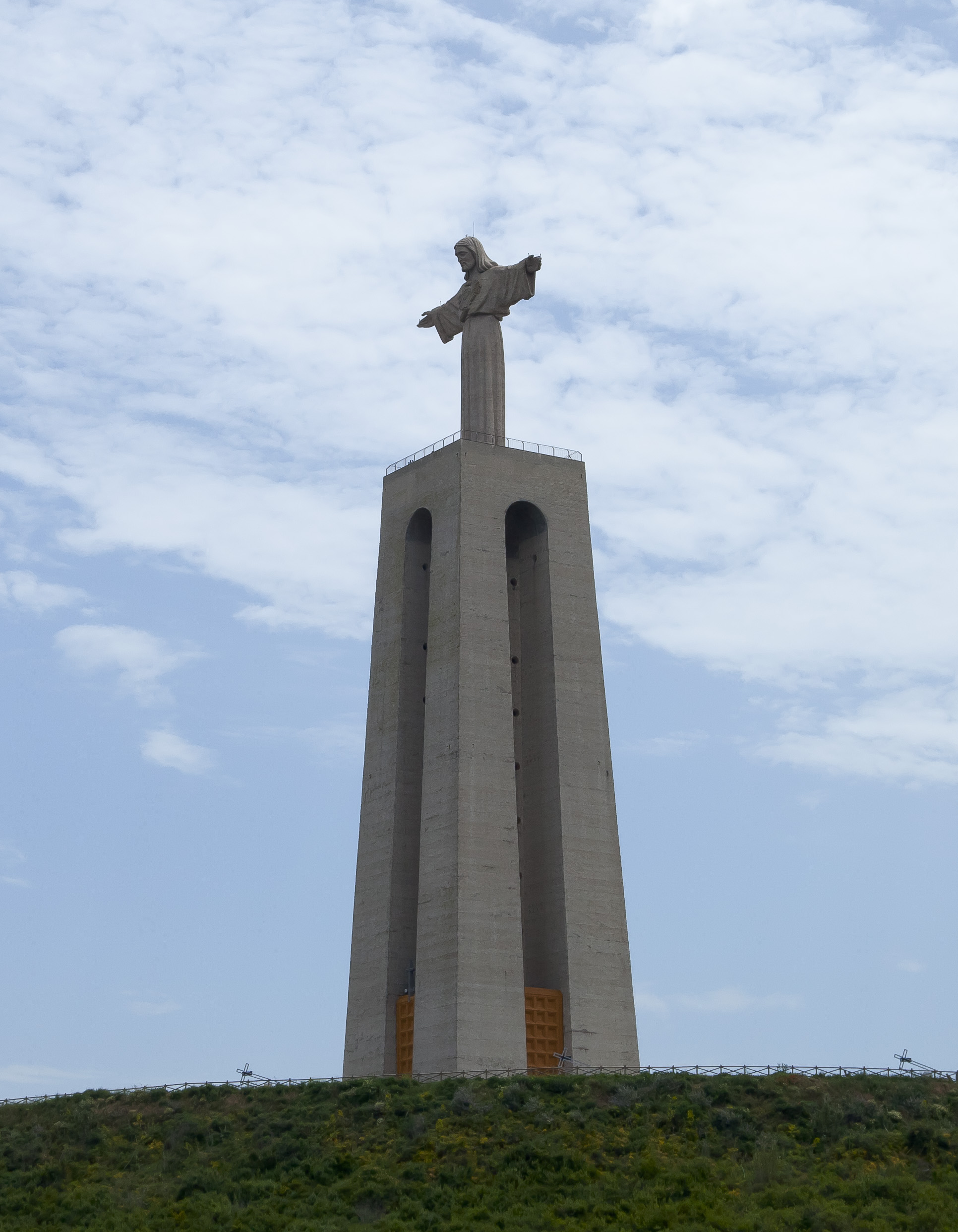 Cristo Rei — estátua de 110m em Almada sobre o Tejo